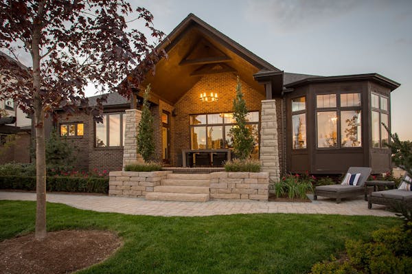 Rosetta Hardscape Front Entrance