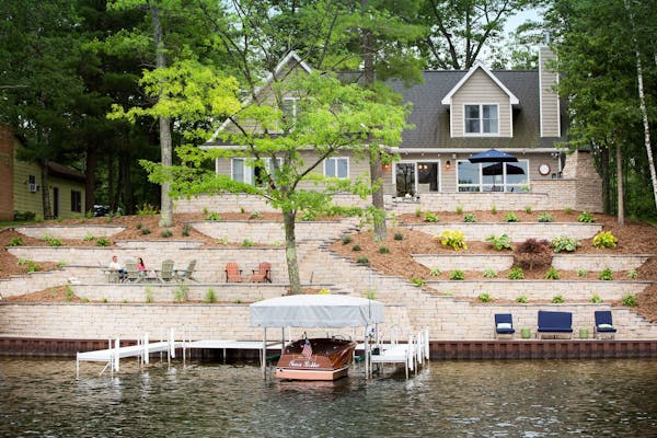 Tiered Kodah retaining wall on lakeshore