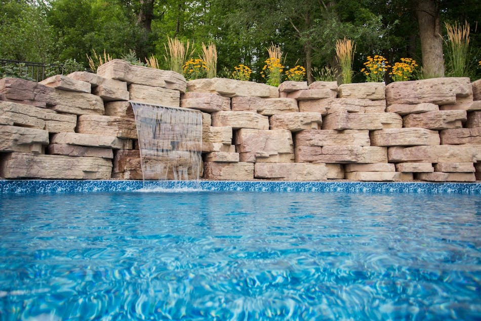 Large Rock Landscaping Retaining Wall - Rosetta Outcropping