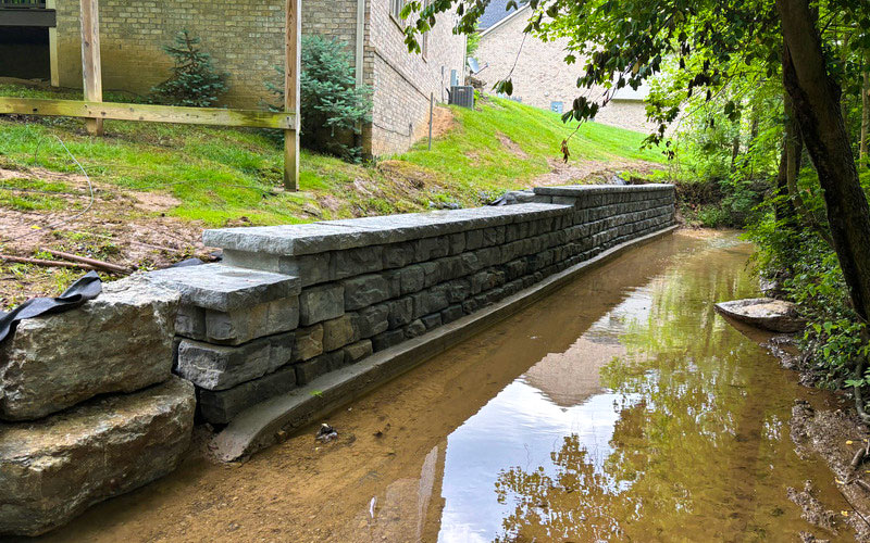 Louisville (KY) Metropolitan Sewer District Repairs Creek Bank with Novum Wall
