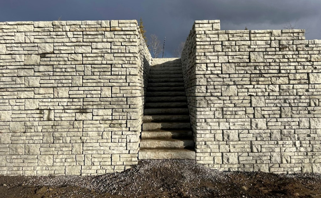 image of novum alpine wall with stairs in between the walls