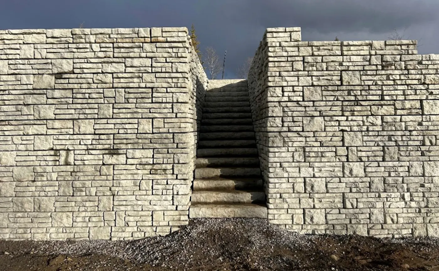image of novum alpine wall with stairs in between the walls