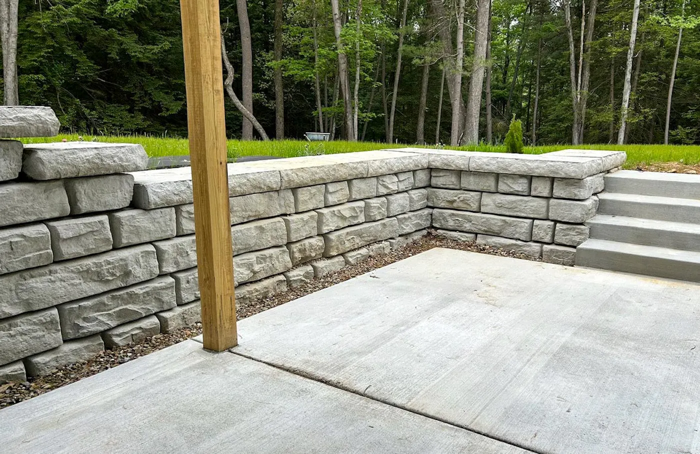 image of backyard patio area with novum wall Ridge textured wall with stairs leading to yard