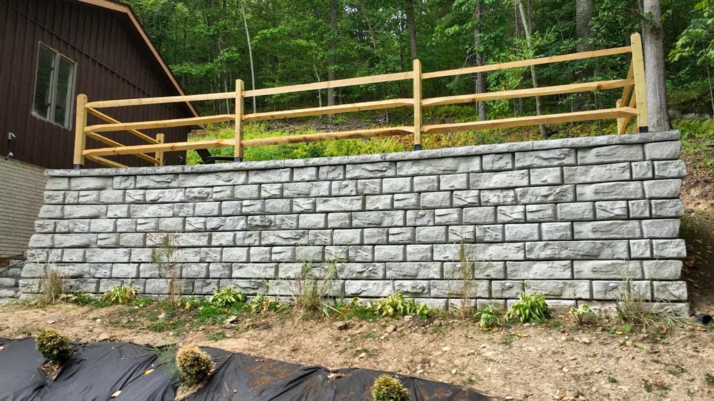 image of novum wall in ridge texture with wood fence on top