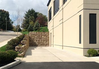 Fast Retaining Wall Installation For Office