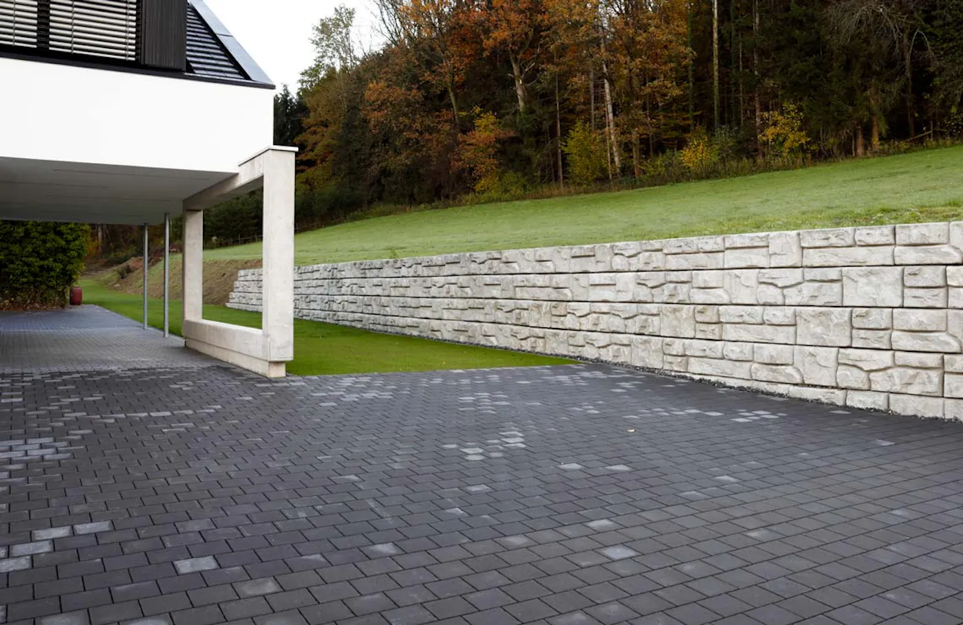 Redi-Rock Ledgestone wall in Germany