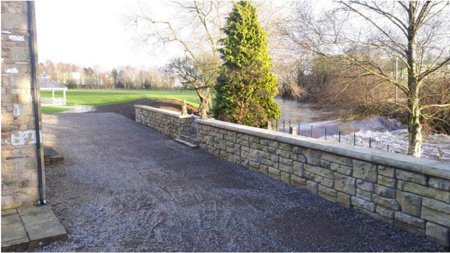 Ledgestone flood wall complements Kirkland Defence Bund