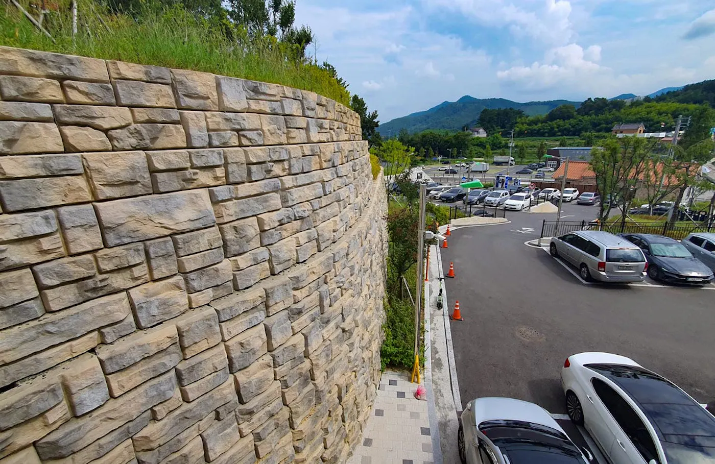 image of redi-rock wall next to parking lot