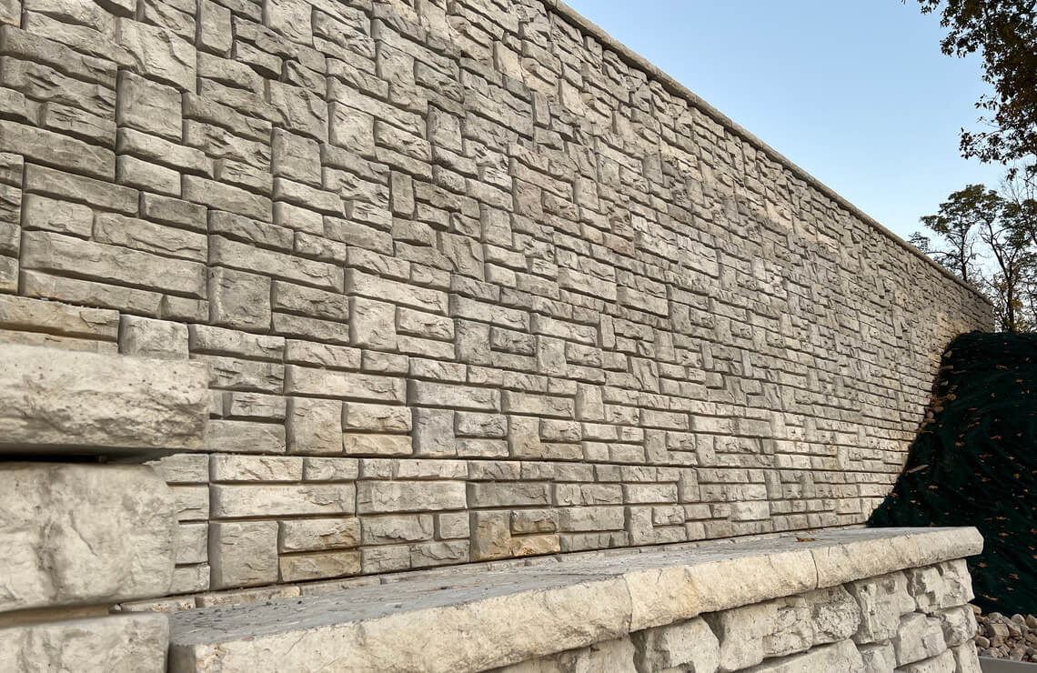 image of redi-rock ledgestone textured retaining wall