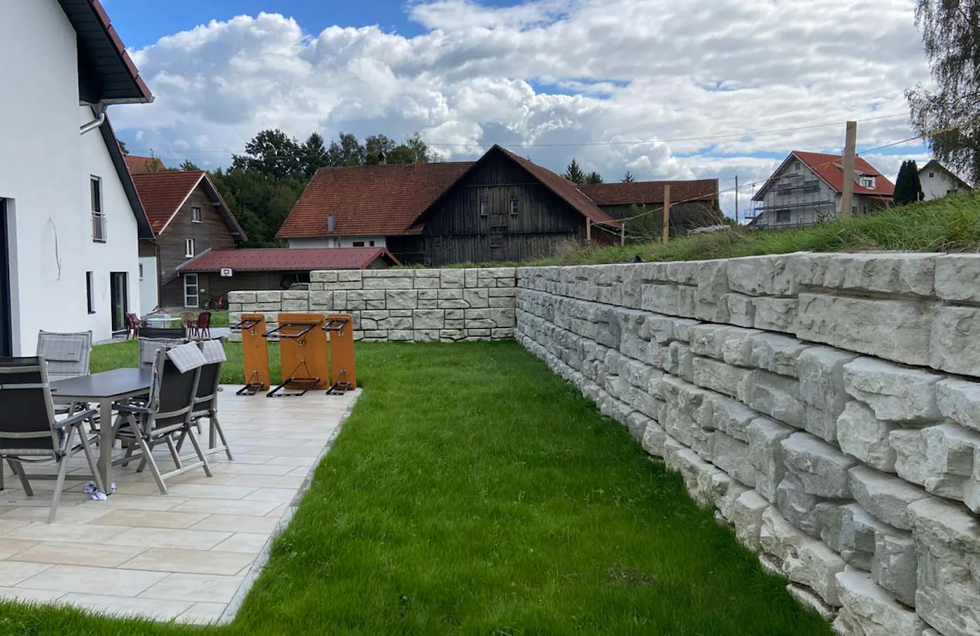 Redi-Rock Ledgestone wall in Germany