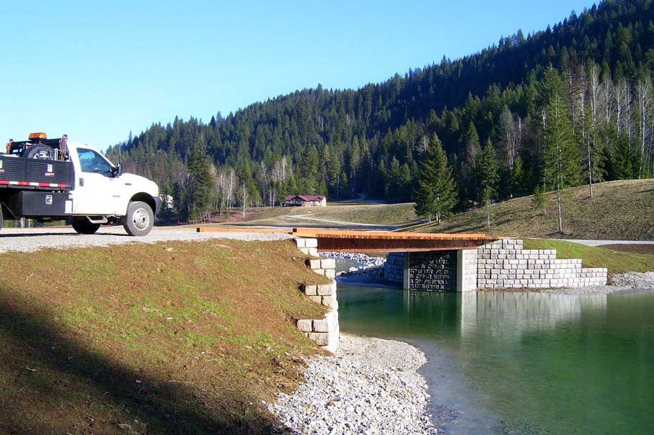 Truck heading toward bridge supported by Redi-Rock fin walls