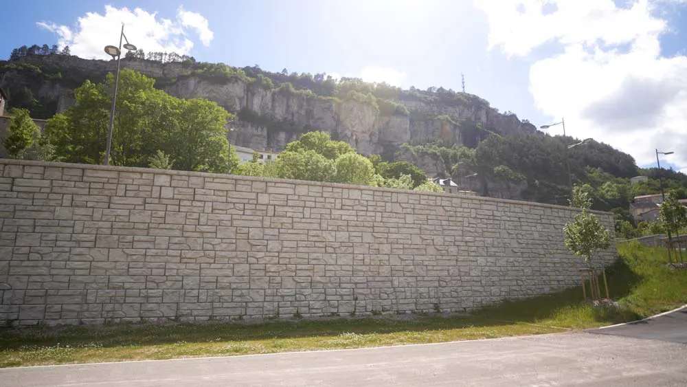 Ledgestone Redi-Rock wall in Roquefort, France