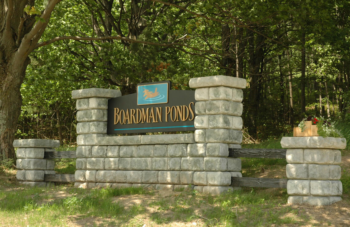 image of redi-rock cobblestone freestanding blocks used for sign