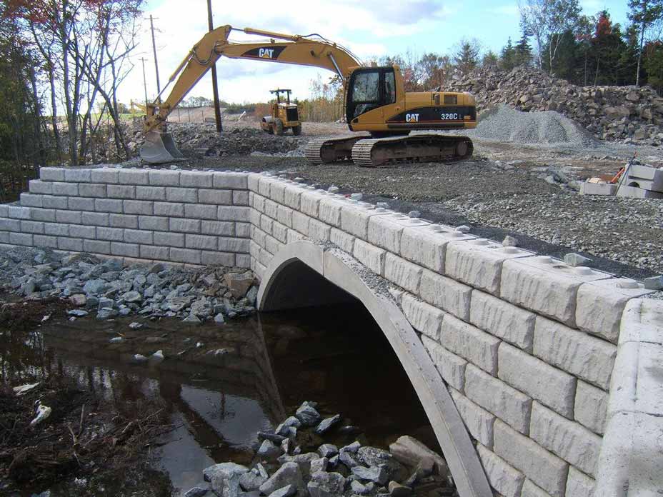 Construction of wing walls at Dartmouth Crossing