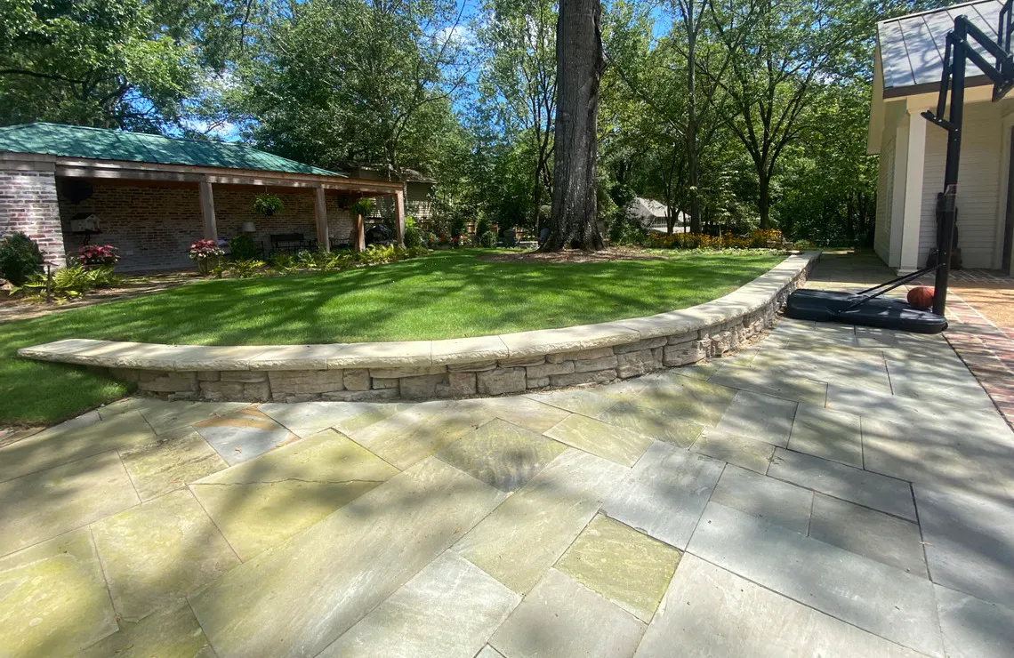 Rosetta Belvedere wall and Dimensional Flagstone for backyard