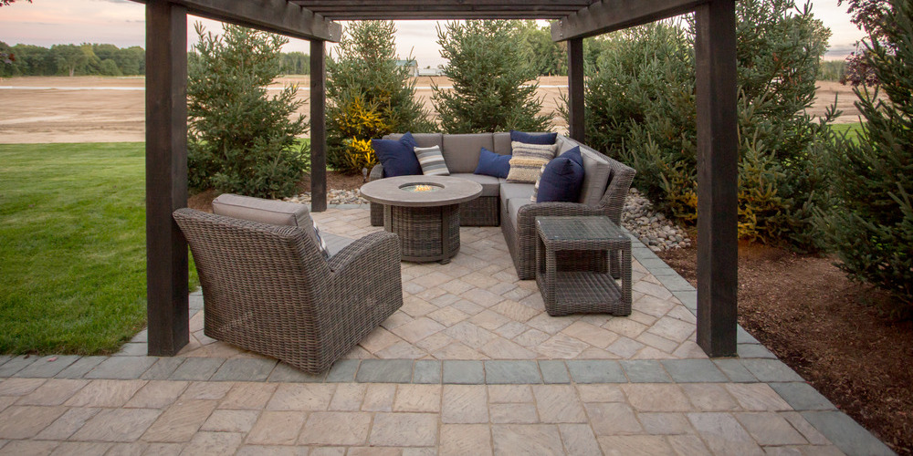 image of patio with rosetta new mission pavers