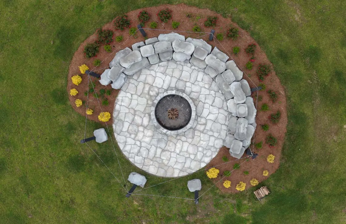 patio with rosetta outcropping, grand flagstone, and dimensional wedge fire pit