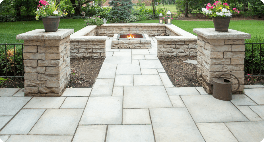 dimensional flagstone pavers with columns and kodah wall and fire pit