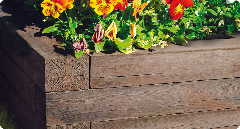 heartwood garden box with flowers