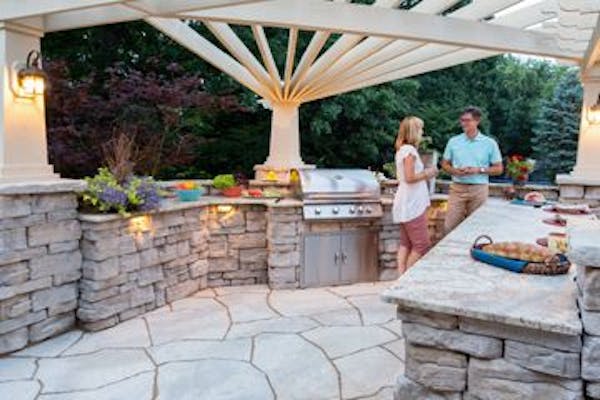 Outdoor Kitchen by Rosetta Hardscapes