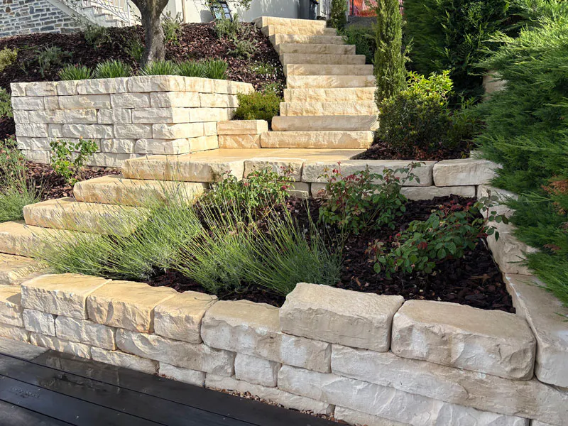 rosetta kodah walls and dimensional steps for pool area